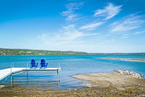 Wiarton House | Romeo Resort -Waterfront-
