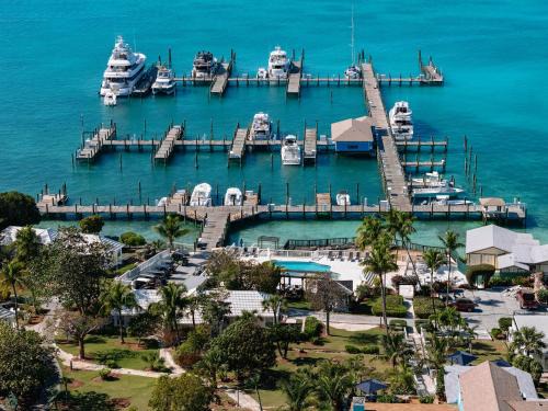 Dunmore Town Hotel | Romora Bay Resort & Marina