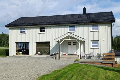Trogstad Apartment | Romslig leilighet i underetasje