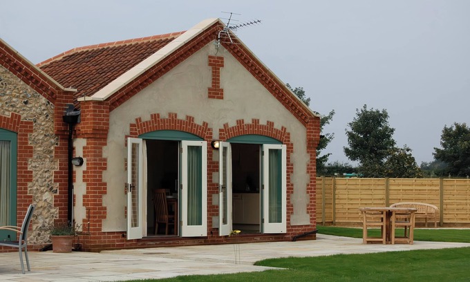 Hethel Cottage | ROMULUS, romantic in East Harling