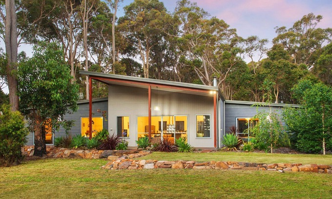 Margaret River House | Roo’s Leap Retreat Spacious, modern home on a tranquil bush block