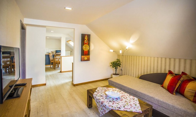 Remchingen Apartment | Roof apartment 4 with sophisticated equipment between Pforzheim and Karlsruhe
