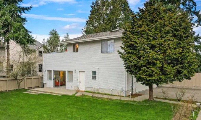 Greenwood House | Roof Patio, Huge BackYard, 2 Bed 2 bath, Blueridge