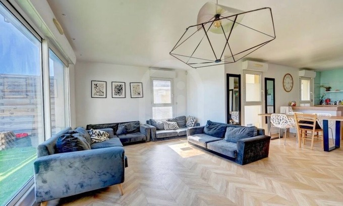 La Lironde Apartment | Roof terrace apartment 120m2 Duplex ideally located near center and Beaches