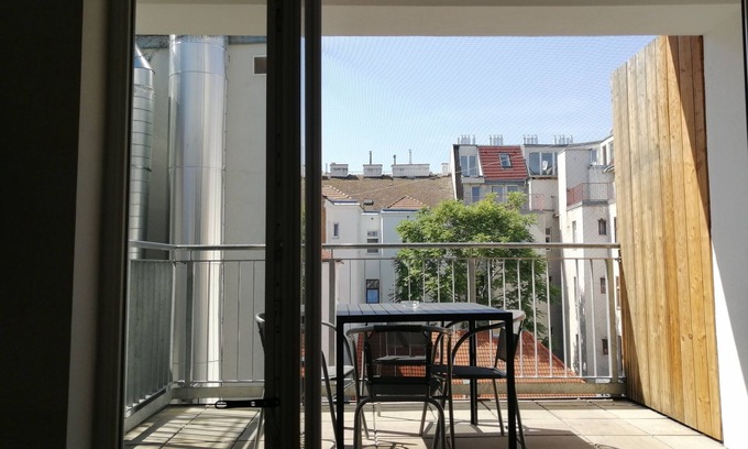 Favoriten Apartment | Roof terrace apartment near Reumannplatz (subway)