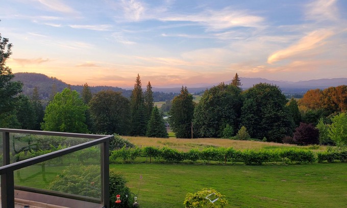 Monroe House | Rooftop Aerie - Amazing views, private, immaculate and comfortable home
