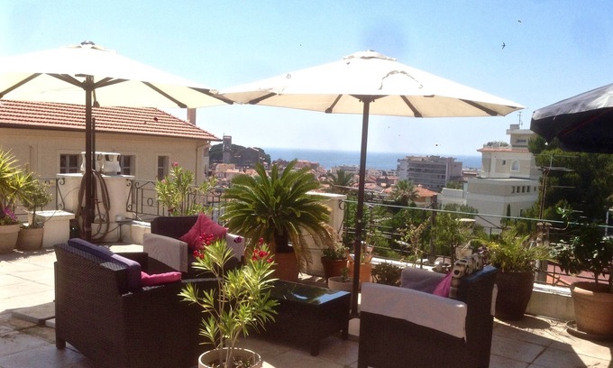 Riou - Petit Juas - Av de Grasse Apartment | Rooftop Apt, Seaviews, Terrace, 2 bedrooms 2 bathrooms, 7 mins walk to Croisette