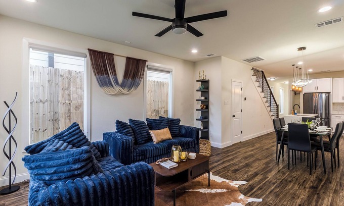Dallas House | Rooftop Cinema + Karaoke | Coffee & WiFi