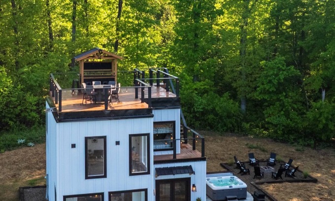 New Plymouth House | Rooftop deck with AMAZING Views, Fire table, Bar, Hot tub and Pet Friendly!
