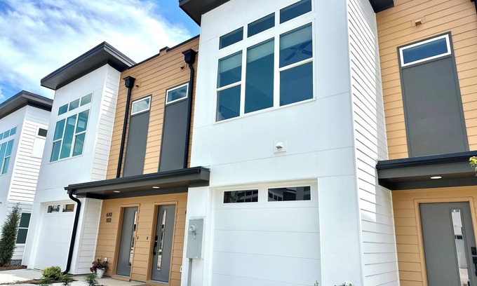 Downtown Condo | Rooftop DWTN Raleigh Oasis