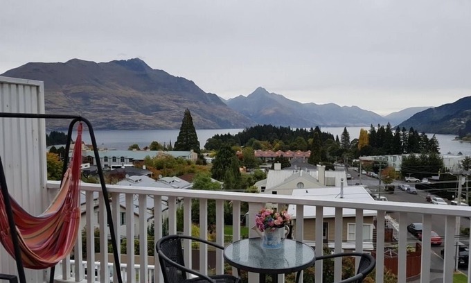 Queenstown City Centre Apartment | Rooftop garden, Lakeview, 5 mins walk to town