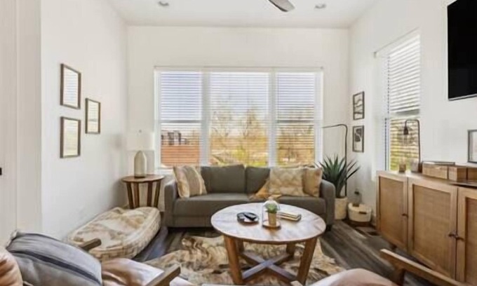 Hurwood Heights House | Rooftop/Geodis Park/Pet Friendly