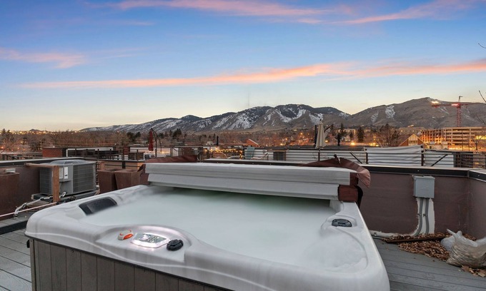 Golden House | Rooftop Hot tub! Family Friendly! Mountain Views!