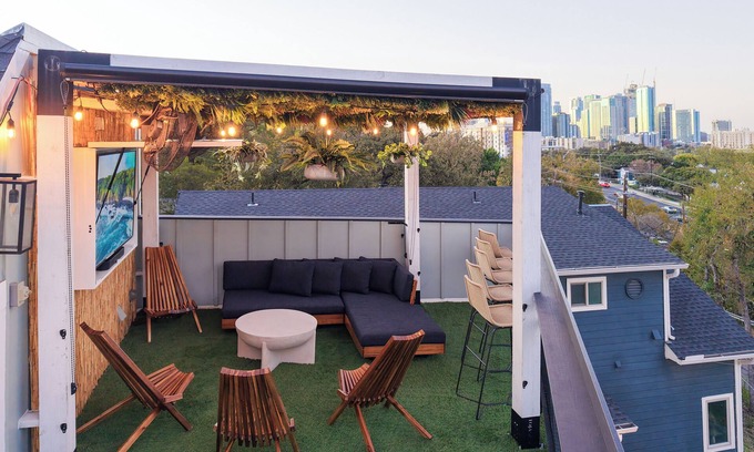 Riverside House | Rooftop Jungle with Skyline Views