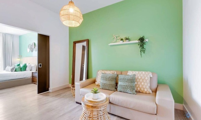 Hollywood Apartment | Rooftop Pool| Balcony|Hollywood Beach Broad–walk