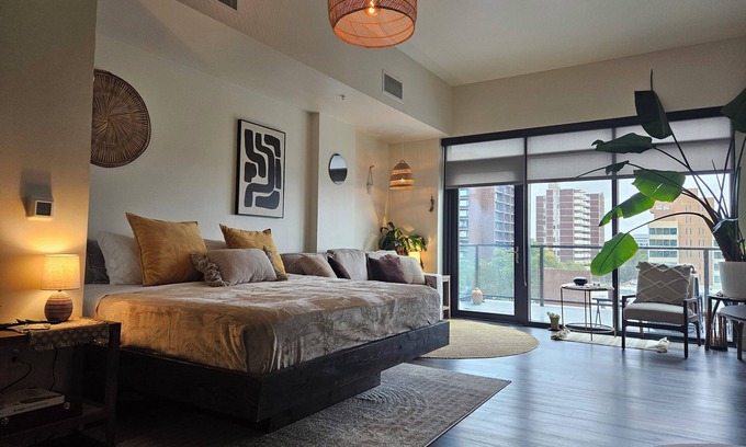Cherry Creek Apartment | Rooftop Pool open all year round, Hot Tub and breathtaking Mountain View’s
