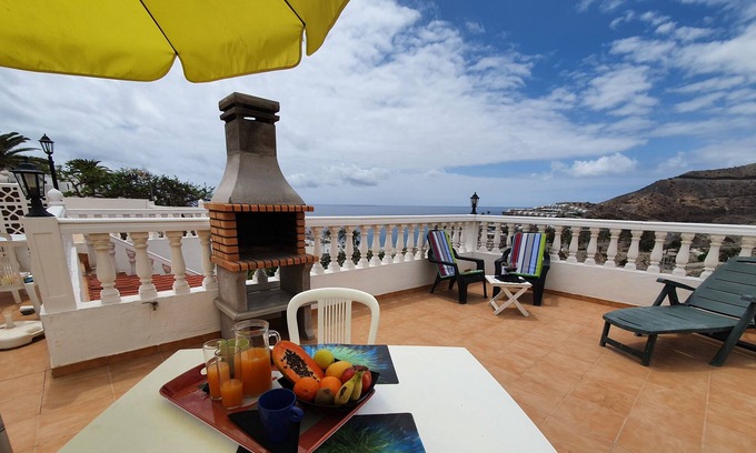 Balito Apartment | Rooftop sun lounge with ocean views and pool access!
