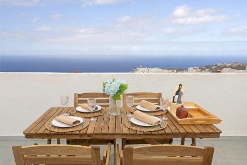 El Guincho Apartment | Rooftop View Escape - 1 Minute to Center and Fast Wi-Fi