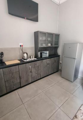 Kathu Apartment | Rooisand Oornag Akkommodasie