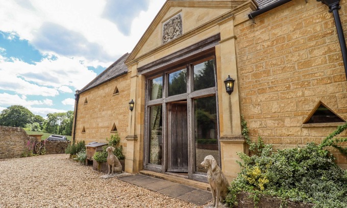 Broadway Cottage | ROOKERY HALL, family friendly, luxury holiday cottage in Broadway