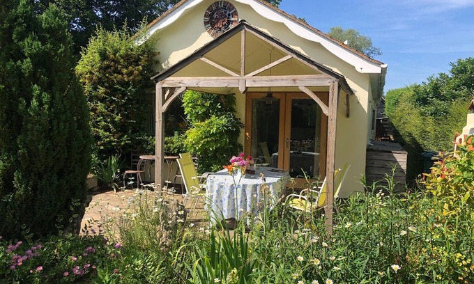 Diss House | Rookery Nook, spacious & pet friendly - wifi, gardens, parking, sleeps 3