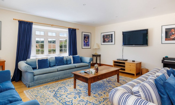 Ventnor Ski Chalet | Rookley Farm Lodge