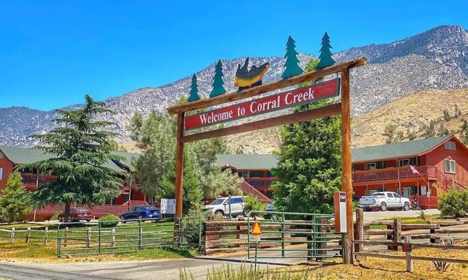 Kernville Cabin | Room 05 (Pet Friendly) King Studio Kitchenette