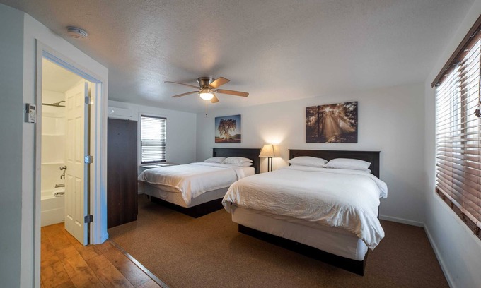 Indian River Apartment | Room 1 at Inland Lakes Motel, Indian River, MI