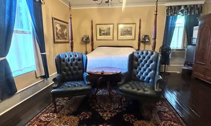 Shelbyville Bed & Breakfast | Room 1 Belmont Inn King on 1st floor In room private bathroom Shelbyville, TN