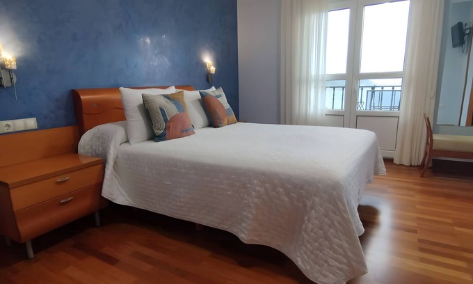 Faro Apartment | Room '102' with Sea View, Shared Terrace and Wi-Fi