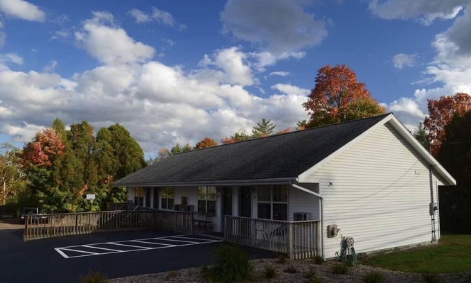 Schroon Lake Hotel | Room 104 king bed .