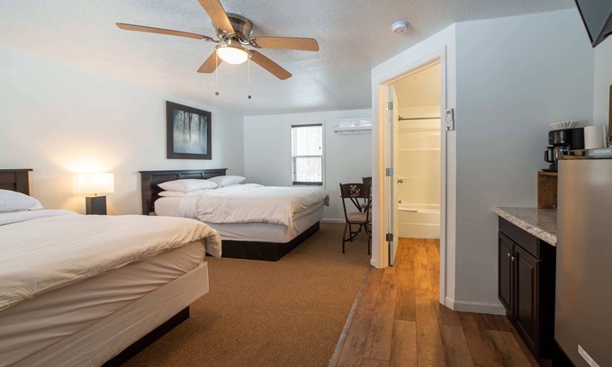 Indian River Apartment | Room 2 at Inland Lakes Motel, Indian River, MI