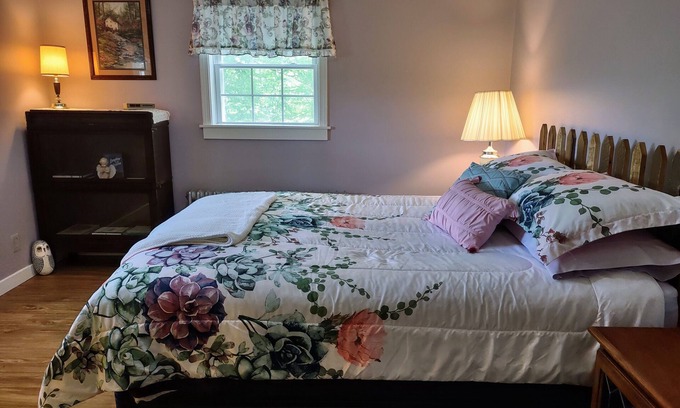 New Sweden House | Room #2 Quiet Getaway at Fellowship Farm