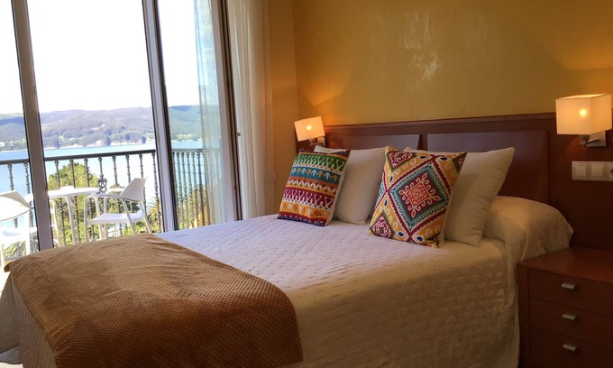 Faro Apartment | Room '204' with Sea View, Shared Terrace and Wi-Fi