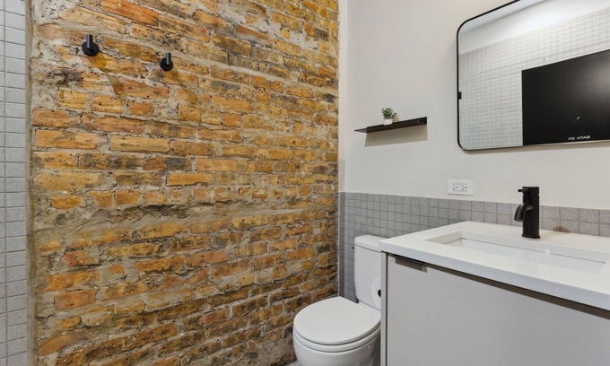 Logan Square Hotel | Room 211 at Logan Square SRO Hotel