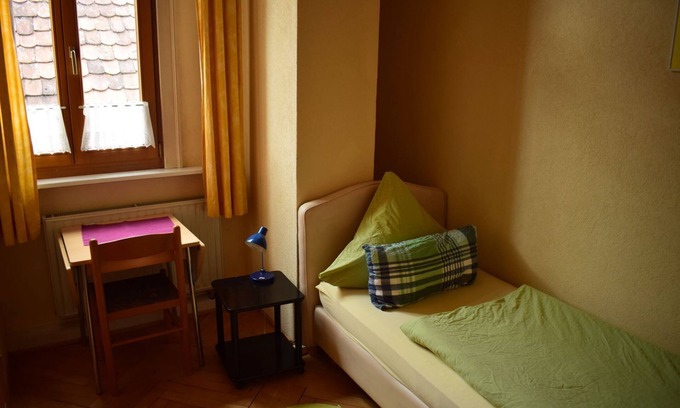 Munderkingen Apartment | Room 25 with shower and toilet