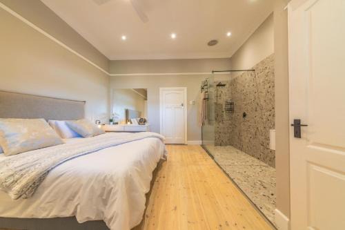 Simondium House | Room 3 - LEO Sky Guest House