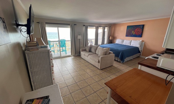 Topsail Beach Hotel | Room #302 Efficiency King w/Kitchen Dog Y