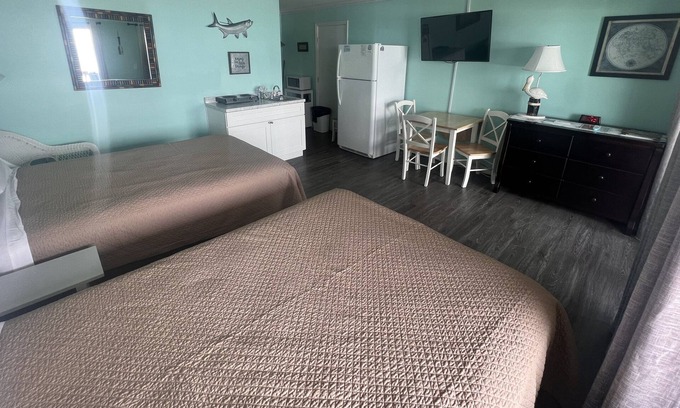 Topsail Beach House | Room #304 Mini Efficiency 2 Double Beds Pets Yes