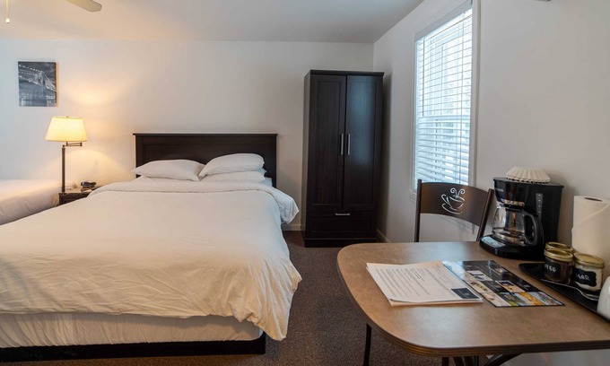 Indian River House | Room 6 at Inland Lakes Motel, Indian River, MI