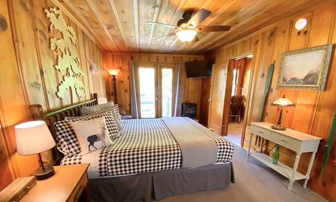 Downieville Cabin | Room 7 - King Kitchenette