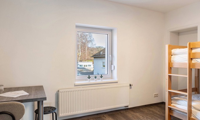Rotenburg an der Fulda Apartment | Room '8' with Shared Garden and Wi-Fi
