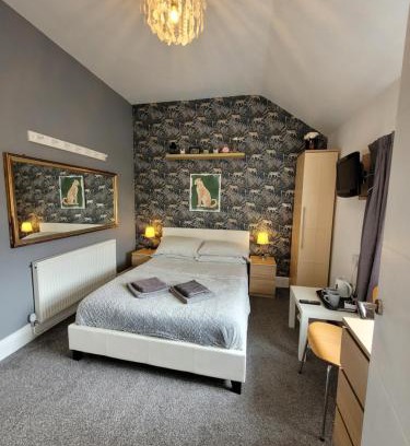 Ellesmere Port House | Room@87