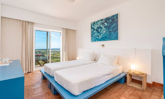 Aljezur Apartment | Room 'Agosto' with Sea View, Shared Pool and Wi-Fi