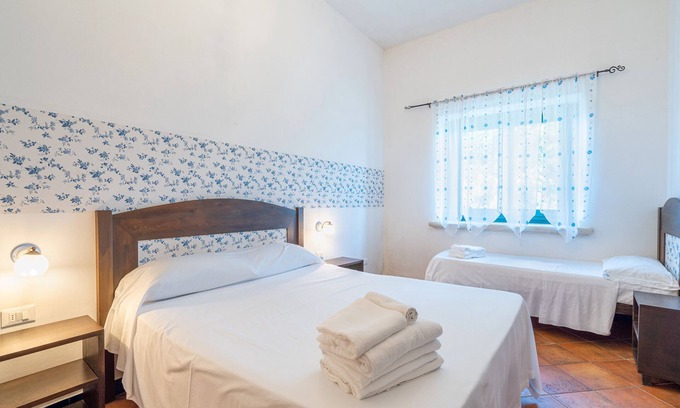 Syracuse Apartment | Room 'Al Palmento Relais - Nero D'Avola R2' with Shared Pool, Wi-Fi and Air Conditioning