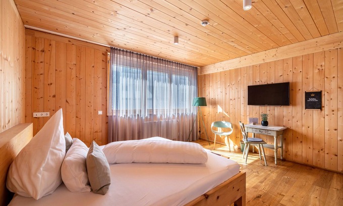 Lautlingen Apartment | Room 'Alfred' with Shared Terrace and Wi-Fi