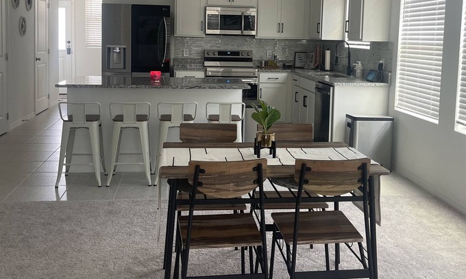 Northwest Orlando House | Room at a cozy home