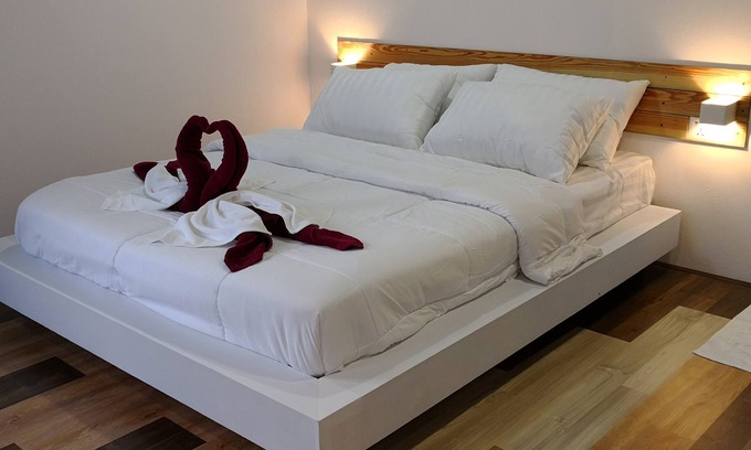 Rasdhoo Bed & Breakfast | Room at White Coral Rasdhoo