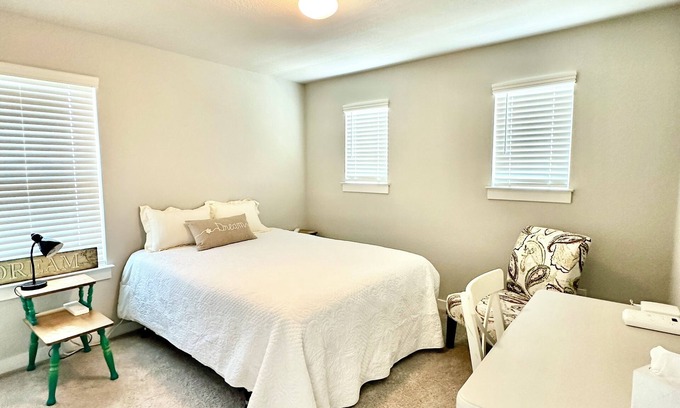 Elgin House | Room Available