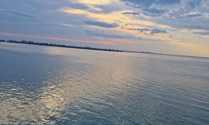 Sarasota House | Room & bathroom in beautiful downtown near siesta key& lido beach!